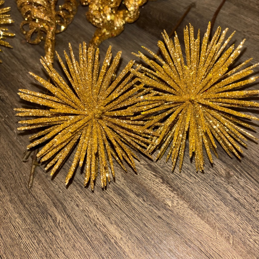 Glittery Gold Christmas Tree Picks - 6 pieces - Picture 4 of 4